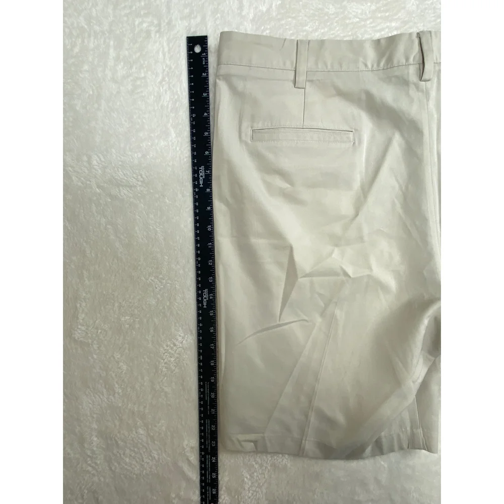 Adidas Golf Shorts Flat Front Lightweight Performance Beige‎ Size 42